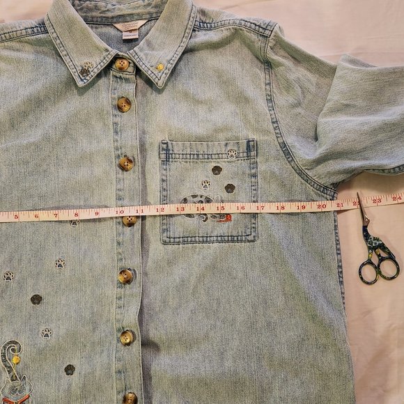 Christopher & Banks Embroidered Cats Light Wash Denim Shacket Size Medium - Picture 10 of 12